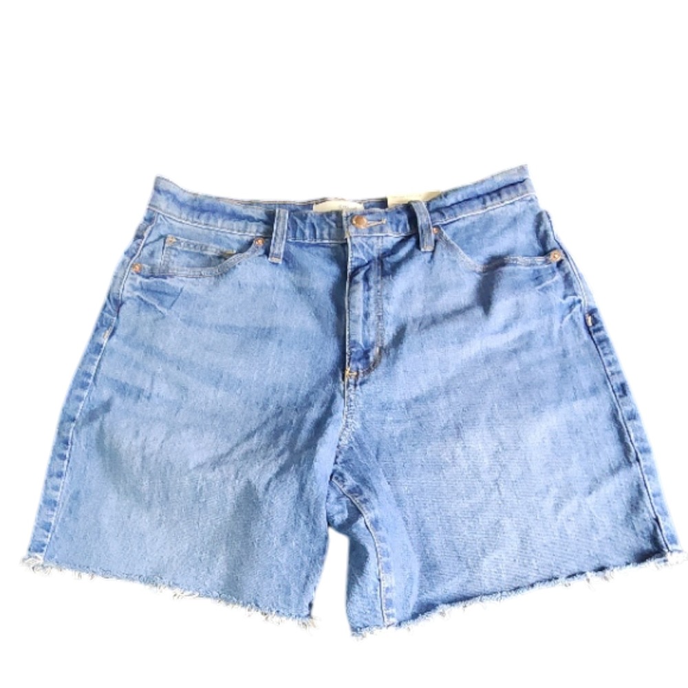 Universal Thread Women's Bermuda Denim Shorts Size 10/30R NWT Blue